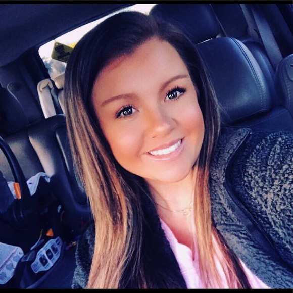 Meet your Posher, Casie - Picture 4 of 4